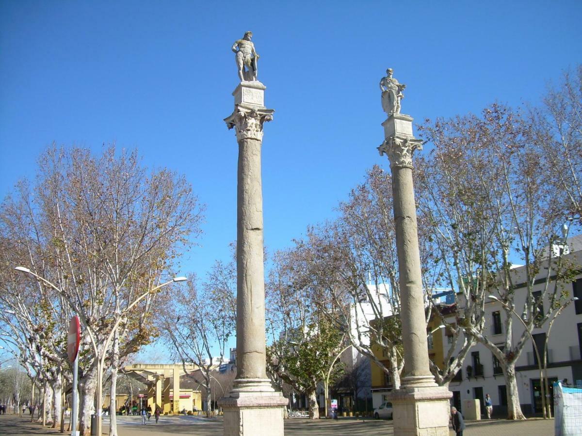 Medina Apartment And Parking Historical Center Seville Exterior photo